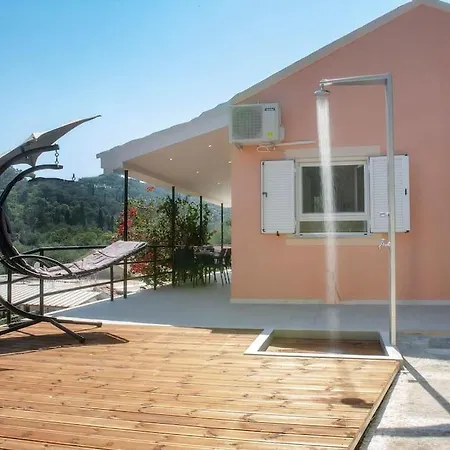 Bezolot Resort. Σπίτι διακοπών Καρουσάδες