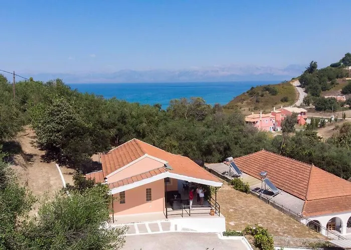 度假居 Bezolot Resort. Karousádes