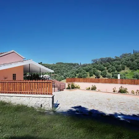 Bezolot Resort. Casa de Férias Karousádes