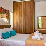 Bezolot Resort. Karousádes