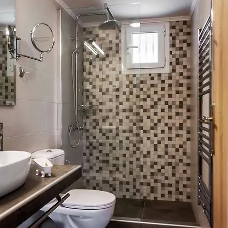 Bezolot Resort. Karousádes