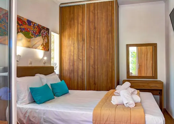 Bezolot Resort. Karousádes