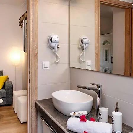 Bezolot Resort. בית נופש *