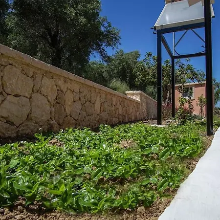 בית נופש Bezolot Resort.