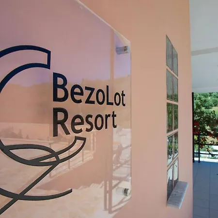 בית נופש Bezolot Resort. Karousádes