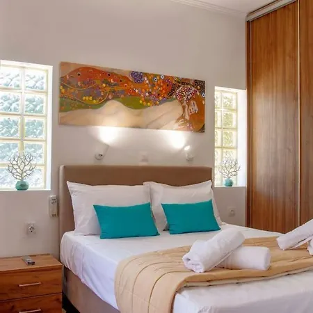 Bezolot Resort. Karousades (Esperies)