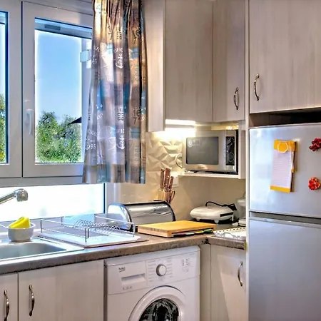 Holiday home Bezolot Resort. Karousades (Esperies)