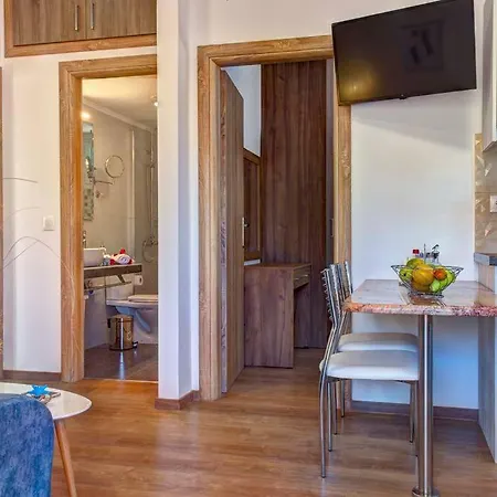 Holiday home Bezolot Resort. Karousades (Esperies)