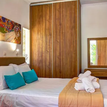 Bezolot Resort. Karousádes